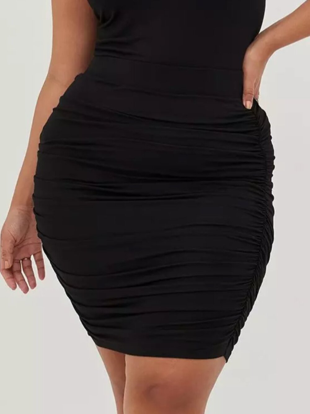 NEW NWT TORRID 1 Plus Size Cinched Mini Skirt Super Soft Black Pull On Bodycon